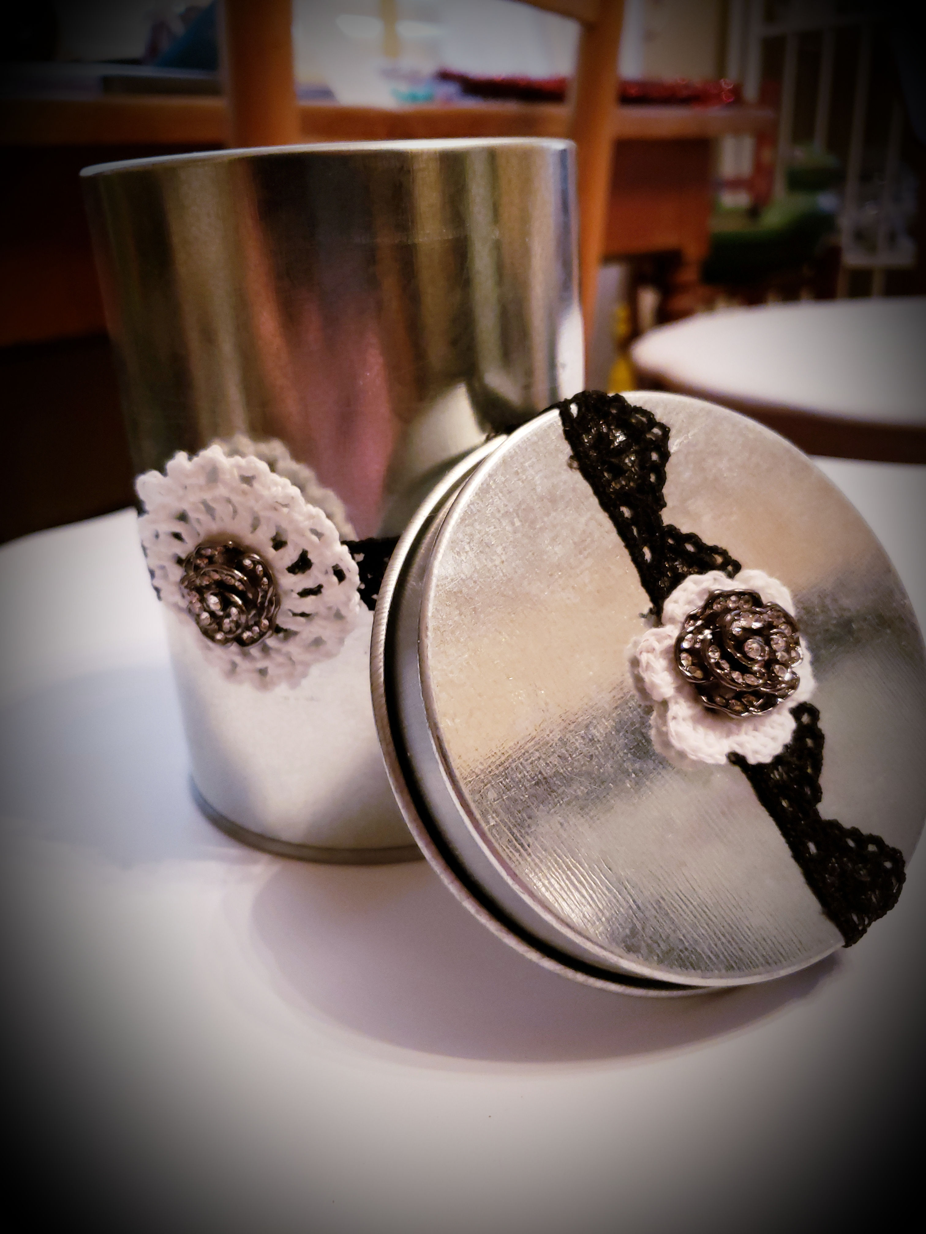 Tin canister
