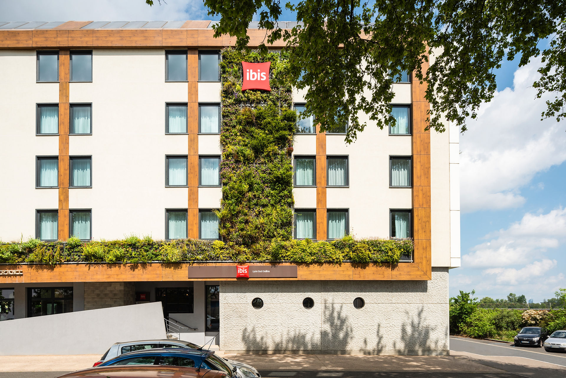 Façade hôtel Ibis Lyon Sud Oullins
