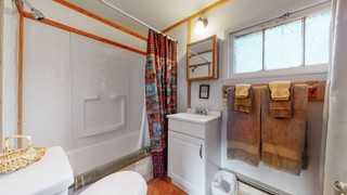 12-Bathroom-6.jpeg