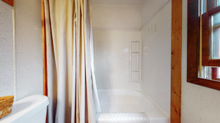 15-Bathroom-3.jpeg