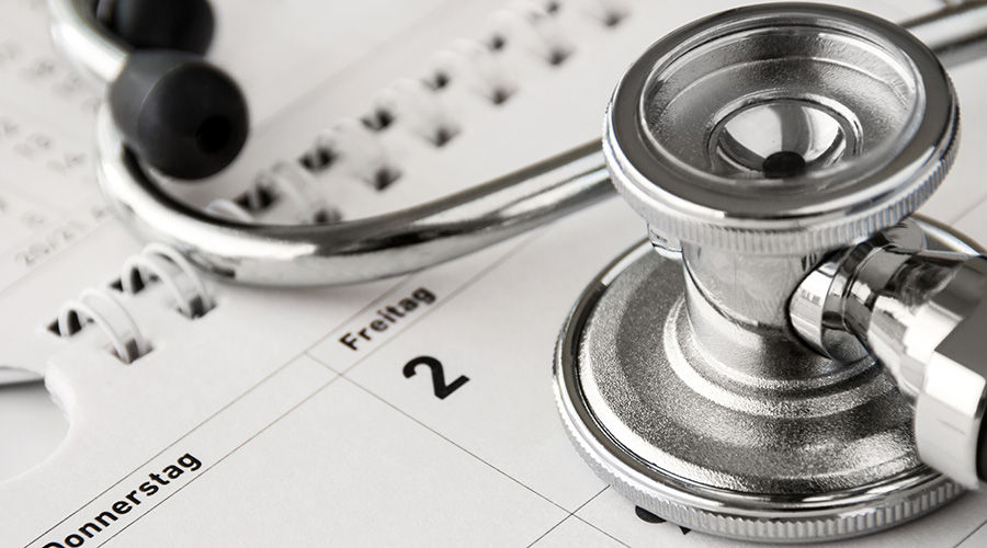 Wartezeiten bei Versicherungen. Und warum du dafür Geduld brauchst.