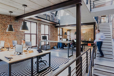 espaces communs de bureaux avec employés