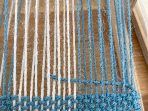 Weaving off a thread on a rigid heddle loom