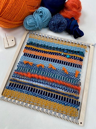 square frame weaving loom with comb and different coloured yarns