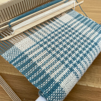 Houndstooth weaving on a rigid heddle loom in blue and white colours