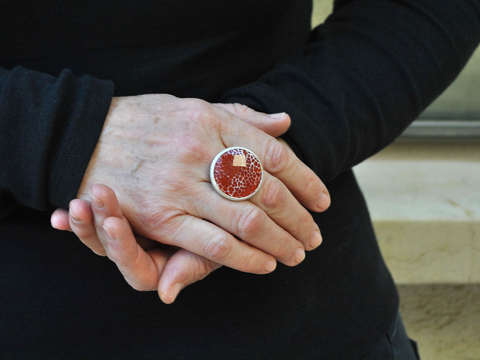 תמונה ממוזערת: טבעת קרניליאן על יד