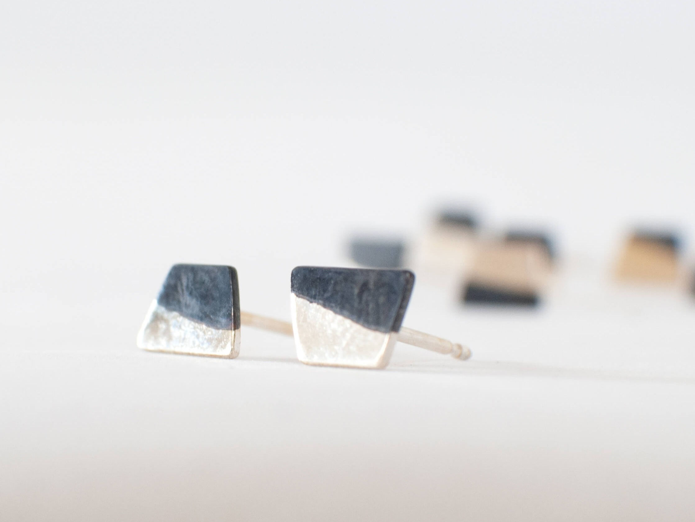 עגילי כסף צמודים בעבודת יד