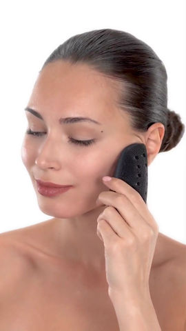 Miniature : BROSSE FACIALE SONIQUE CHAUFFANTE ET LISSEUR VISAGE | 8 IN 1 - GESKE BEAUTY TECH