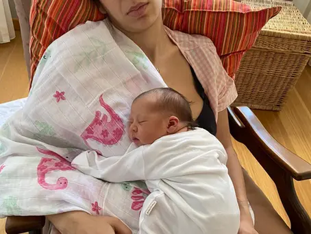 mom breastfeeding while sleeping