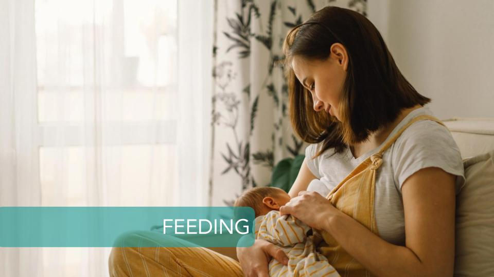 mom breastfeed baby