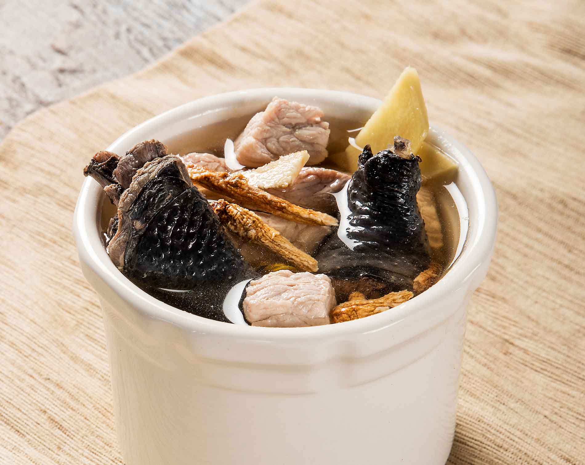Silkie chicken w. ginseng soup