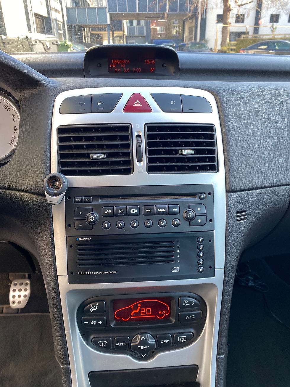 Thumbnail: Peugeot 307 CC 2.0-16V Sport