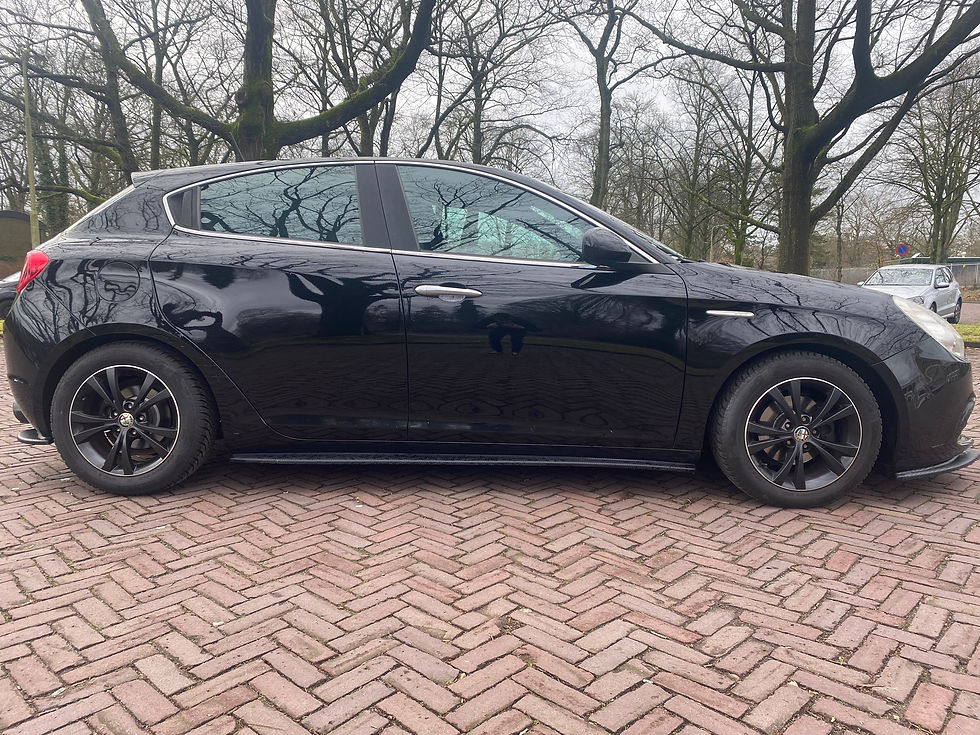Thumbnail: Alfa Romeo Giulietta 1.4 T | Maxton Design Kit | Akrapovic