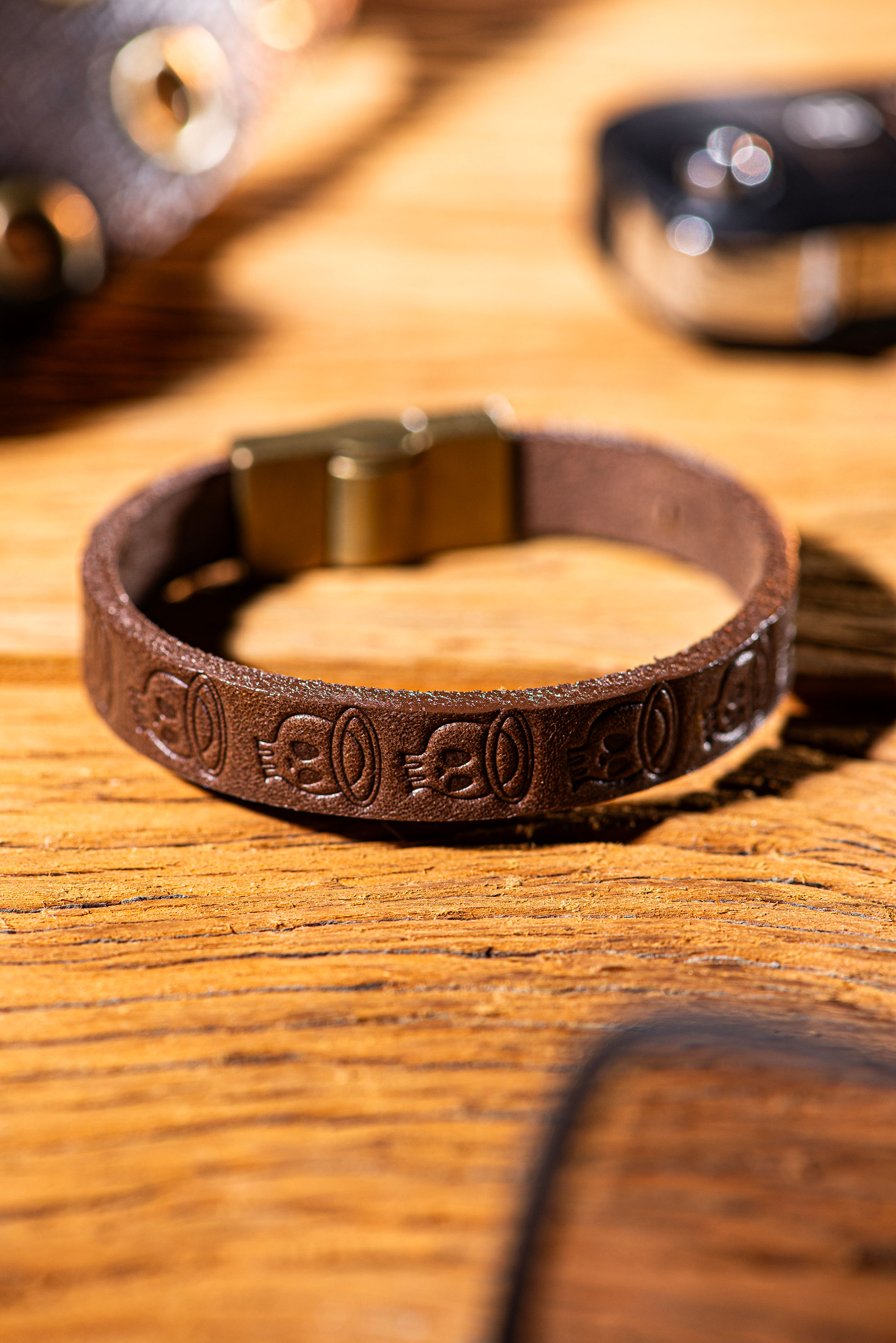 Pulseira em couro marrom