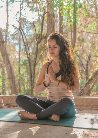 Mujer meditando