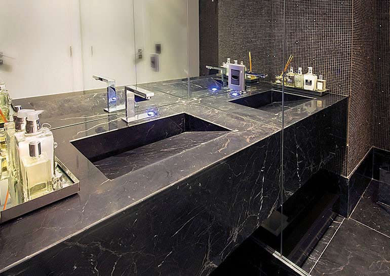 bano-marmol-negro-marquina.jpg