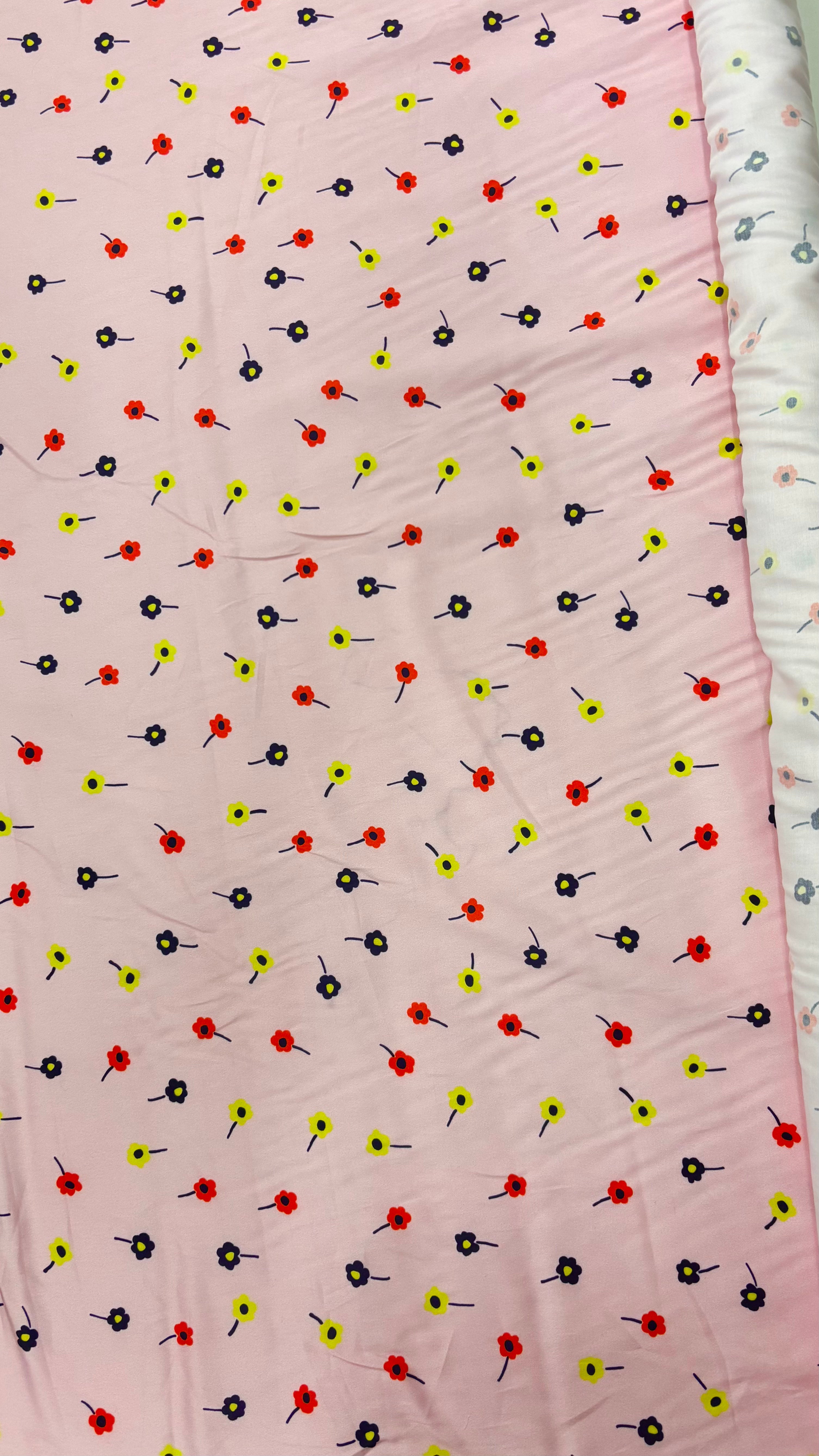 Mini daisy toss cotton fabric