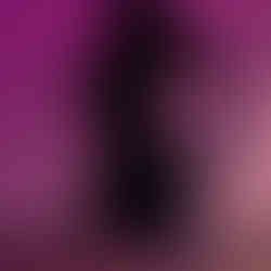 Prendre soin de son corps en faisant une activité plaisante, femme qui saute en faisant du step