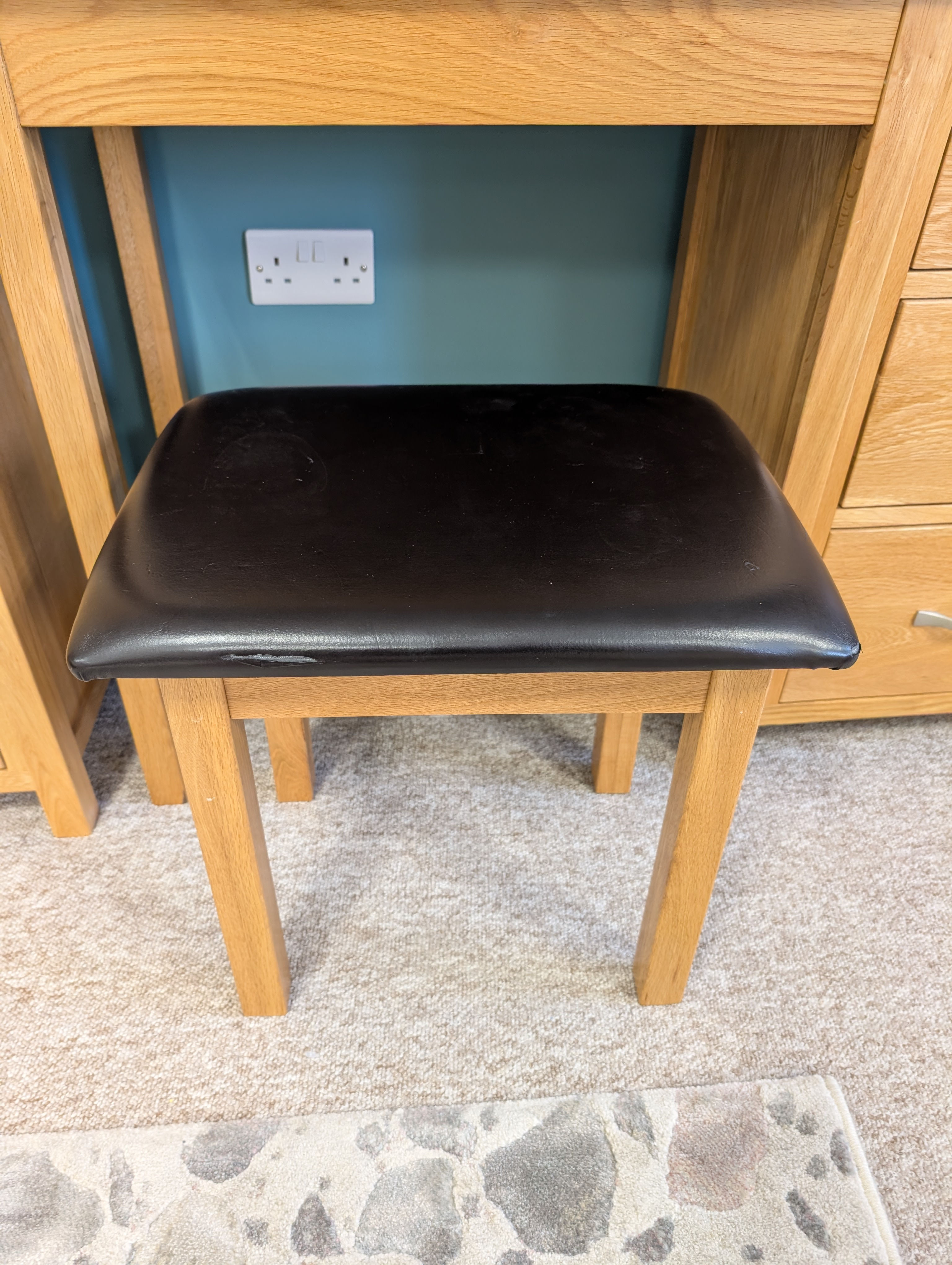 Clearance Dressing Table Stool with PU Pad