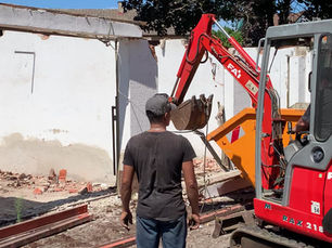 Abbrucharbeiten der Garagen im Projekt "Wohnen an der Murg"