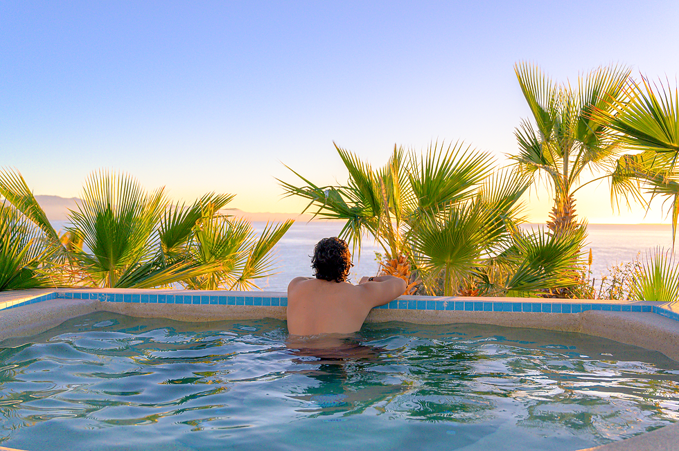 Hugo standing on an infinity pool in Hotel Todo Bien overlooking the Sea of Cortes