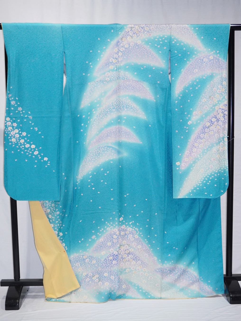 水色地　桜花柄　振袖