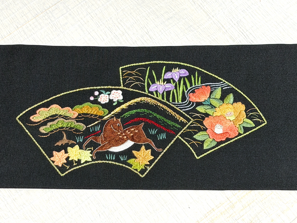 サムネイル： 黒地　扇面刺繍柄　塩瀬染め名古屋帯