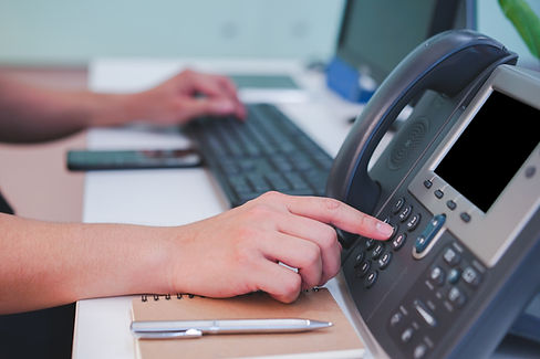 man-hand-press-number-telephone-contacting.jpg