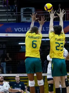 BRASIL ATROPELA SÉRVIA E SEGUE 100% NA LIGA DAS NAÇÕES DE VÔLEI MASCULINO