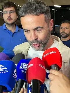 Artur Jorge desembarca em Minas e é apresentado como novo técnico do Cruzeiro