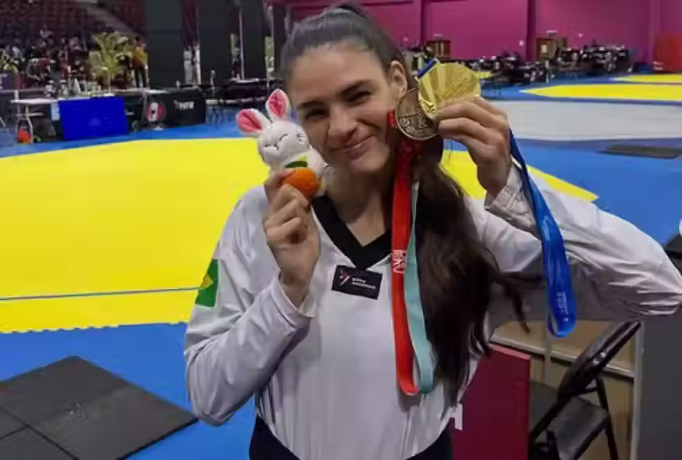 Maria Clara Pacheco desbanca campeã olímpica e vira número 1 no Taekwondo