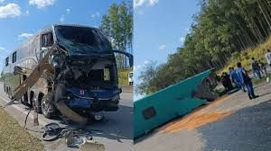 ACIDENTE COM DOIS ÔNIBUS DEIXA 4 MORTOS E 31 FERIDOS EM MINAS GERAIS