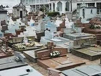 Guarda Municipal flagra grupo fazendo transmissões ao vivo dentro de cemitério durante a madrugada