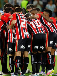 SÃO PAULO AVANÇA NOS PÊNALTIS E MANTÉM VIVO O SONHO DO TETRA NA LIBERTADORES