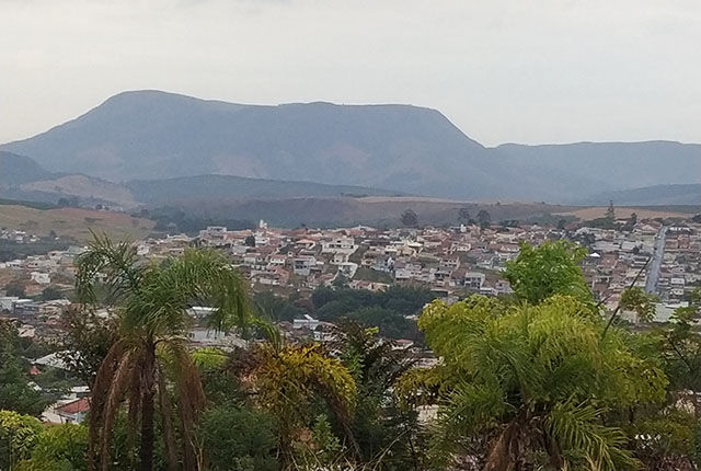 MÉDICO E EX-DIRETORA DE SAÚDE SÃO CONDENADOS POR FRAUDE EM CARMO DO RIO CLARO
