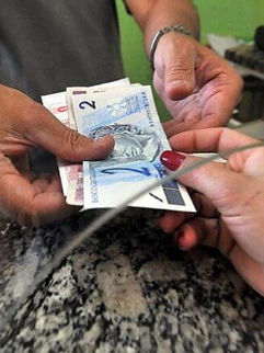 INFLAÇÃO, JUROS E OMISSÃO: O TRIPÉ DA IRRESPONSABILIDADE DO GOVERNO FEDERAL QUE SANGRA O BOLSO DO BRASILEIRO