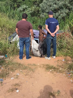 VIGILÂNCIA AMBIENTAL RETIRA BARRACO IMPROVISADO USADO PARA TRÁFICO E PROSTITUIÇÃO EM VARGINHA