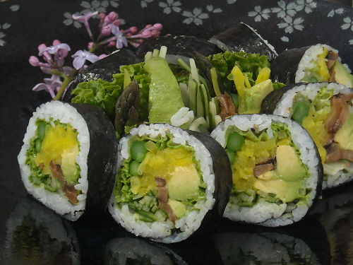 VEGETABLE ROLL & MAKI (6 pcs)