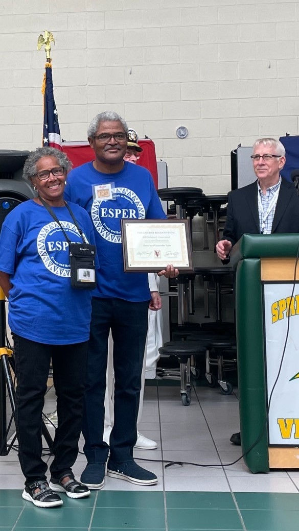Tyler receiving APS award