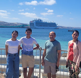 A visiting family off a cruise ship enjoying their Coffin Bay Tour