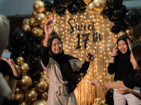 Black & Gold Sweet Seventeenth Home Birthday