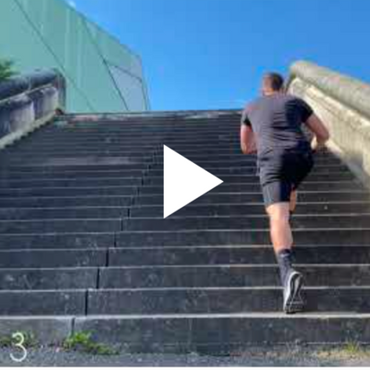 BOOSTEZ VOS SÉANCES CARDIO-MUSCU AVEC L'ENTRAÎNEMENT ESCALIERS EN 20'!