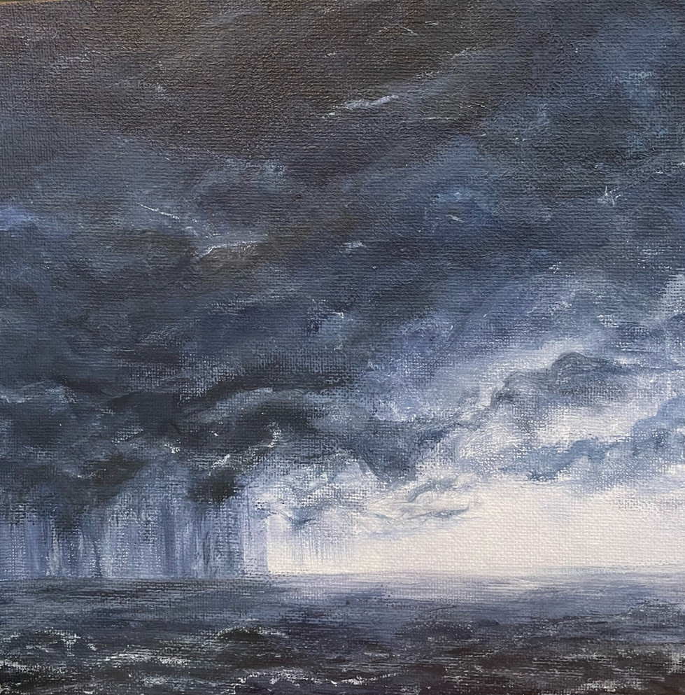 Dramatisches Wolkenbild über dem Meer, düstere Stimmung