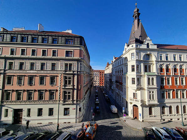 Václavská v poledne, Praha 2.jpg