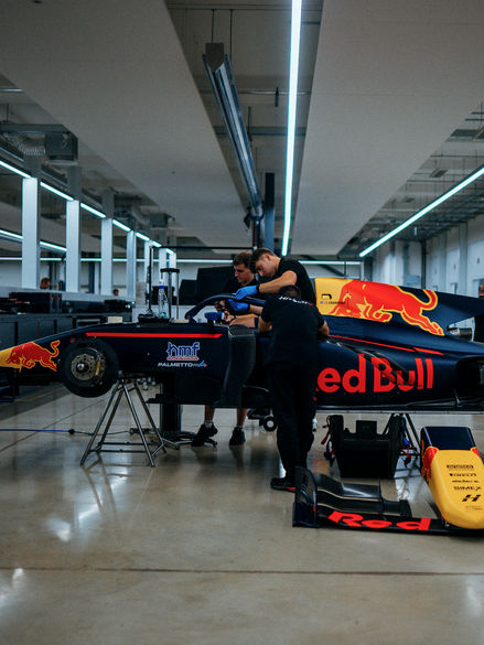 isack hadjar formule 1 max verstappen team monaco grand prix gp redbull france pilote 