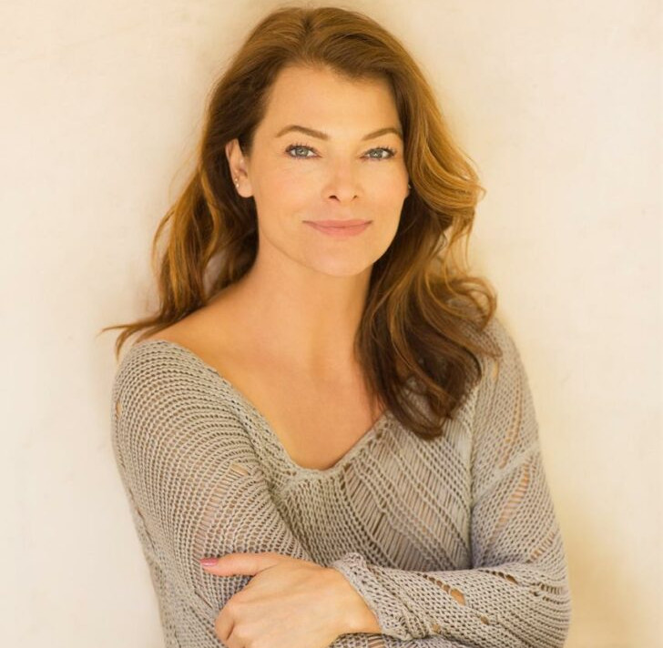 Stephanie Romanov Headshot