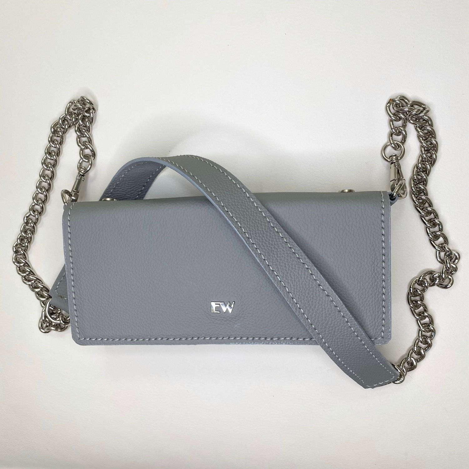 Bolsa Exotic Wallets Bovina - Cinza com metais prateados