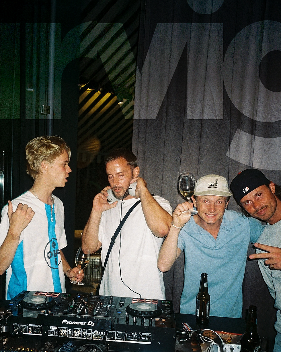 Grundarna Viggo Balkefors och Hjalmar Söder DJ:ar tillsammans med Never Ending Project på Larvigs fest i samarbete med Mackba