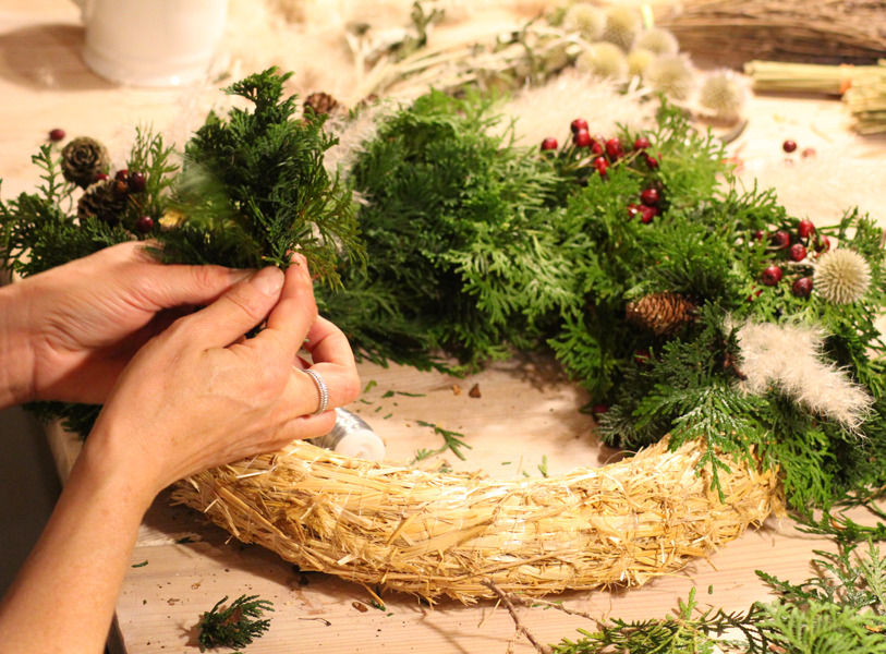 Miniaturbild: ADVENTSKRANZ I - Workshop Wintergrün mit getrockneten Slowflowers 27.11.2025