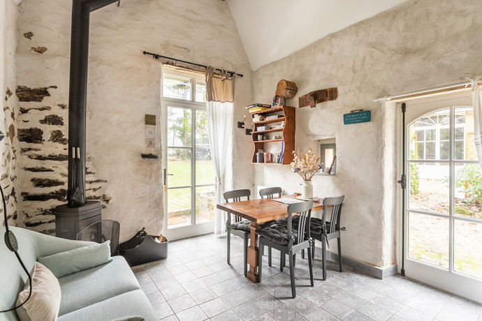 Cottage - table vers extérieur.jpeg